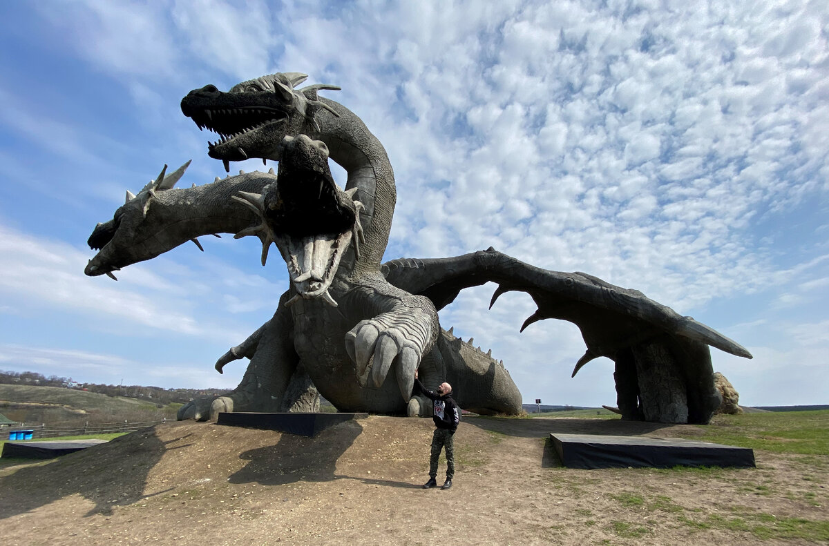 Высота скульптуры 15 метров