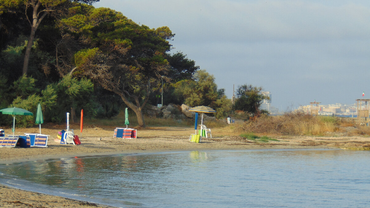 Пляж в городке Ривабелла
