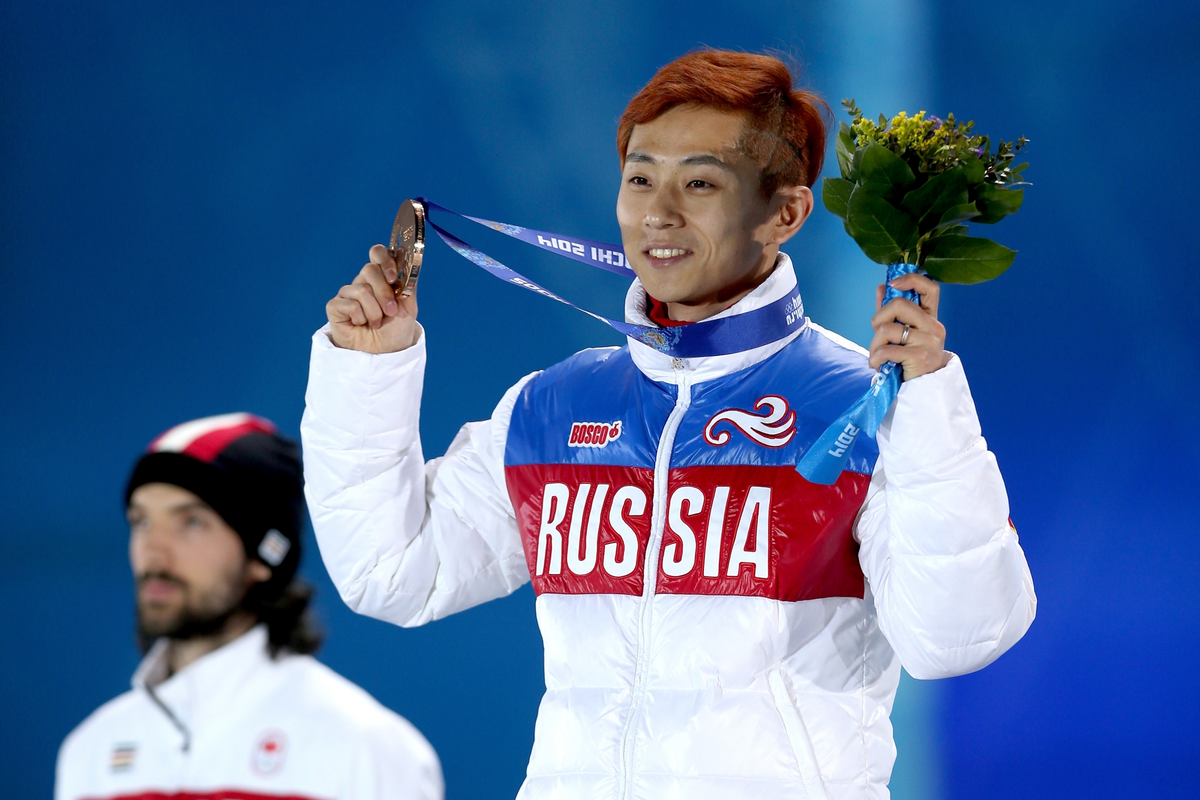 Имена знаменитых спортсменов. Виктор АН конькобежец Олимпийский чемпион. Виктор АН шорт-трек. Конькобежец Сочи 2014 Виктор АН. Виктор АН - Олимпийский чемпион в Сочи
