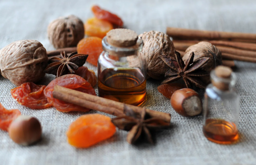 чай черный ароматный. гвоздика пряная. аромасвечи scented candle. аромадиффузор с палочками. косметическая травяная смесь фото.