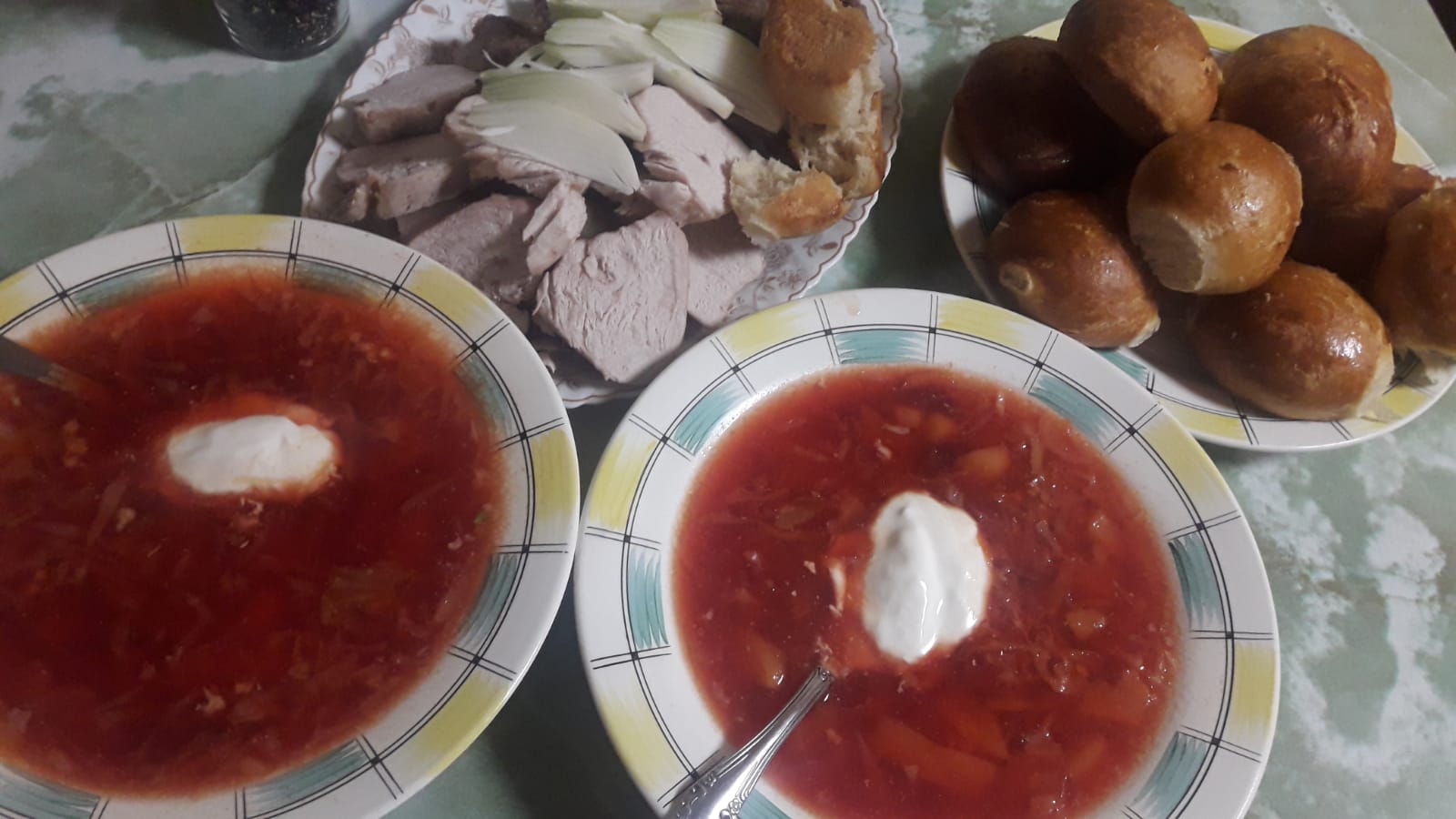 Борщ с пшёнкой и чесночные пампушки