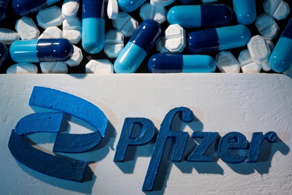     Pfizer приостановит инвестиции в России, но продолжит поставку лекарств  REUTERS