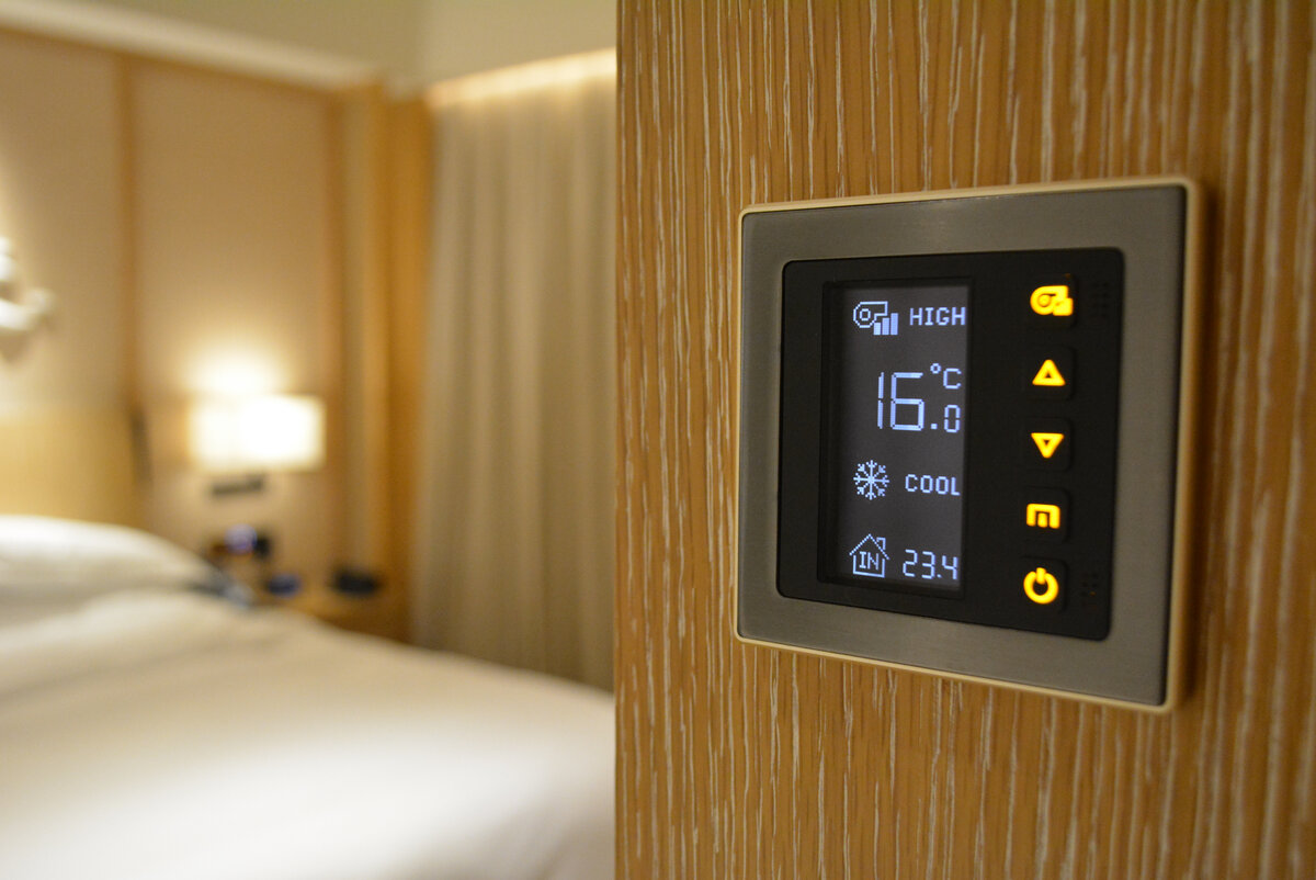 Система "Умного дома" в спальне