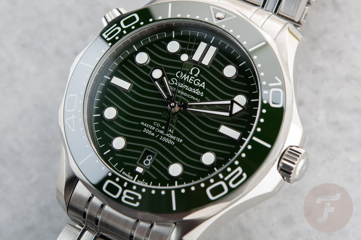 Omega go. Omega seamaster зеленый циферблат. omega seamaster professional 300m. омега сеамастер профессионал 300. omega seamaster зеленые.