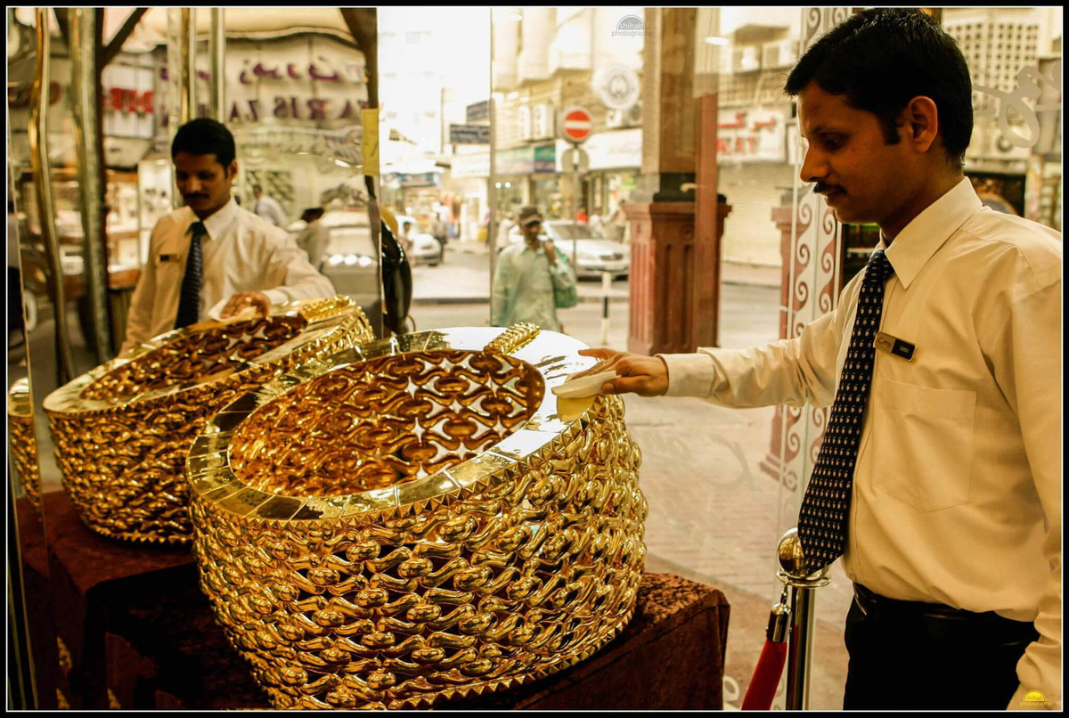 Najmat Taiba. Najmat Taiba кольцо. Самое большое золотое кольцо в Дубае. Самые большие изделия из золота в мире. Изготовление дорогих