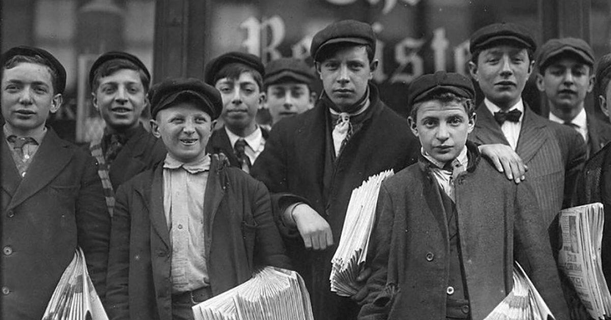 Дети работающие газетчиками в Нью-Йорке 1900-е годы