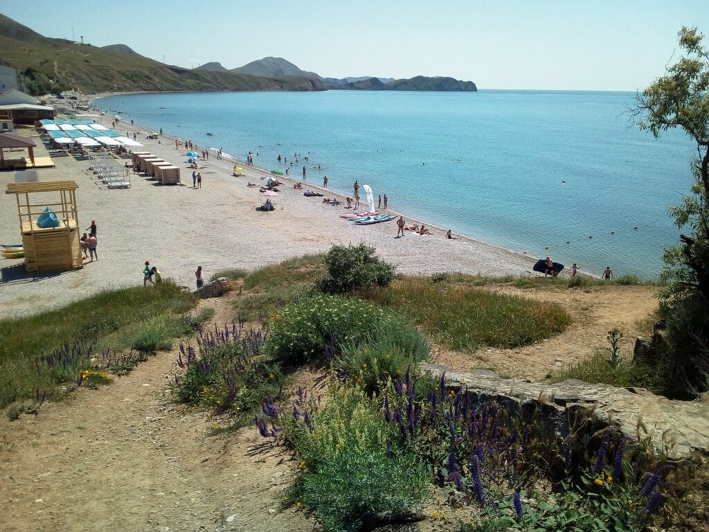 Вид на пляж комплекса "ДИМ" с холма Юнге