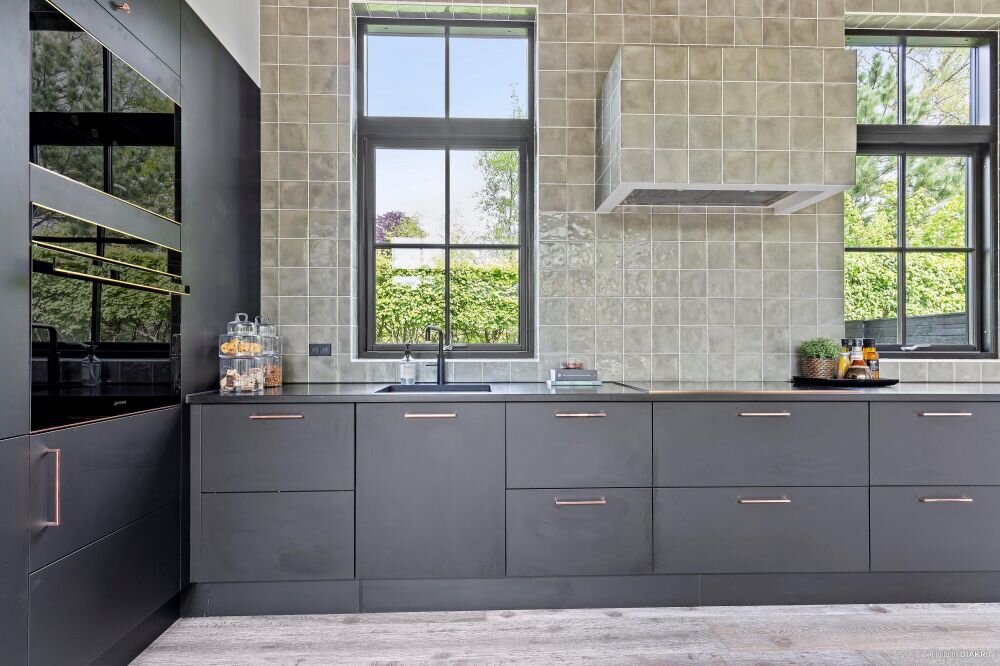 Стильный каркасный дом 128 м²: плоская кровля, большая терраса-столовая ...