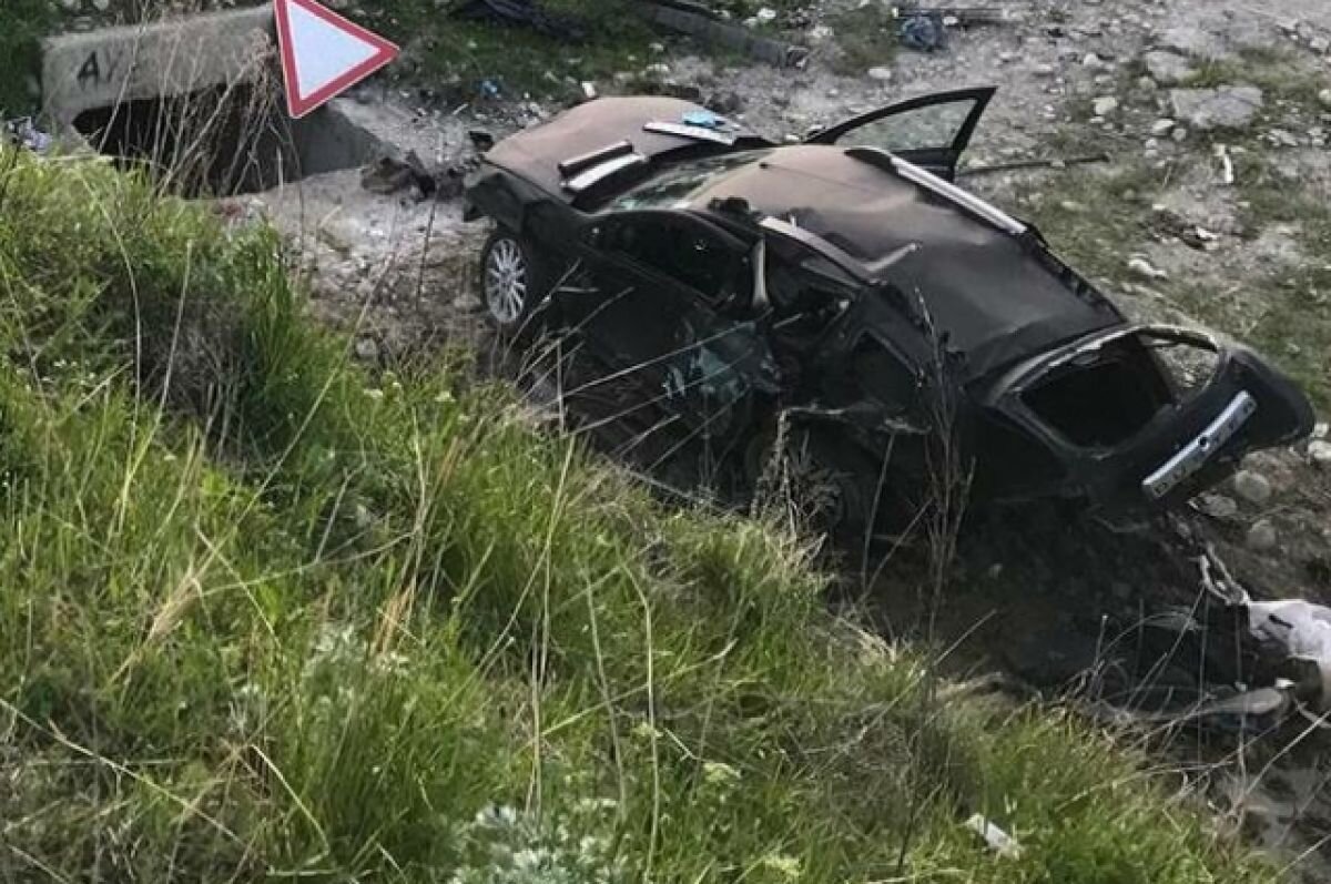    Очевидцев ДТП с упавшим в водосточную яму Renault ищут в Карачаево-Черкесии