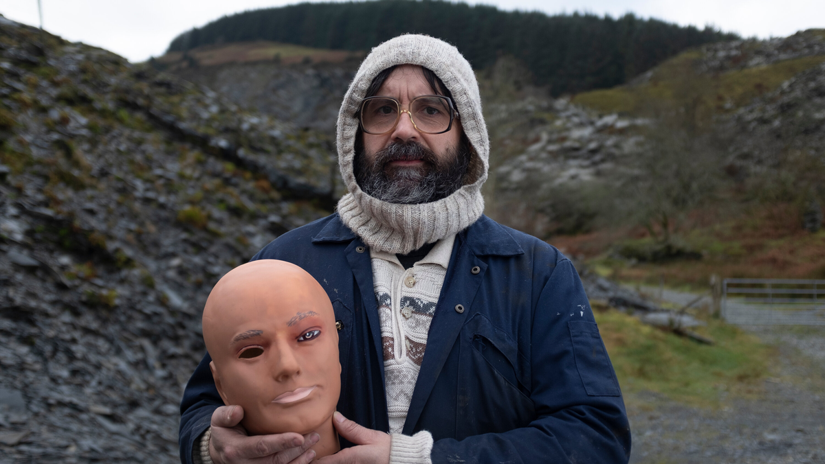 Кадр из фильма Brian and Charles. Режиссер: Jim Archer. Оператор: Murren Tullett. Производство: Bankside Films, BFI Films, Film4, Mr. Box