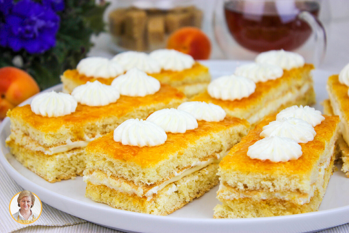 Пирожное абрикос. Пирог с абрикосом. Дакуаз пирожные. Абрикосовое пирожное. Абрикосовые пирожные.