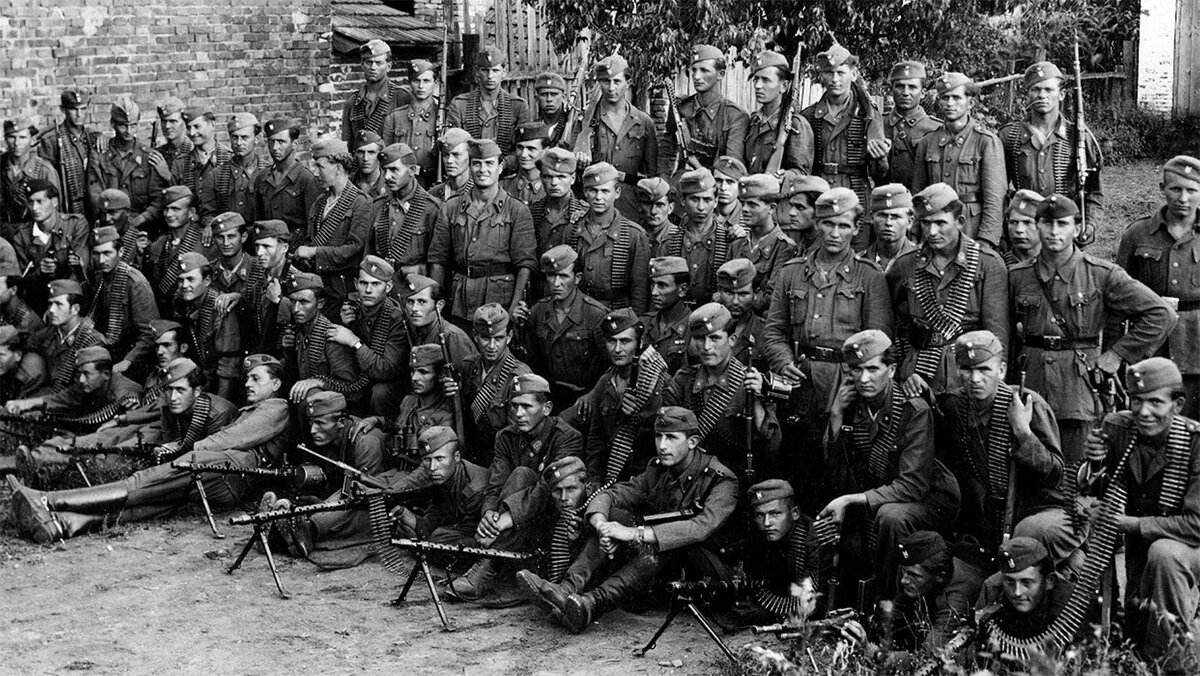 Хорваты перед отправкой на фронт