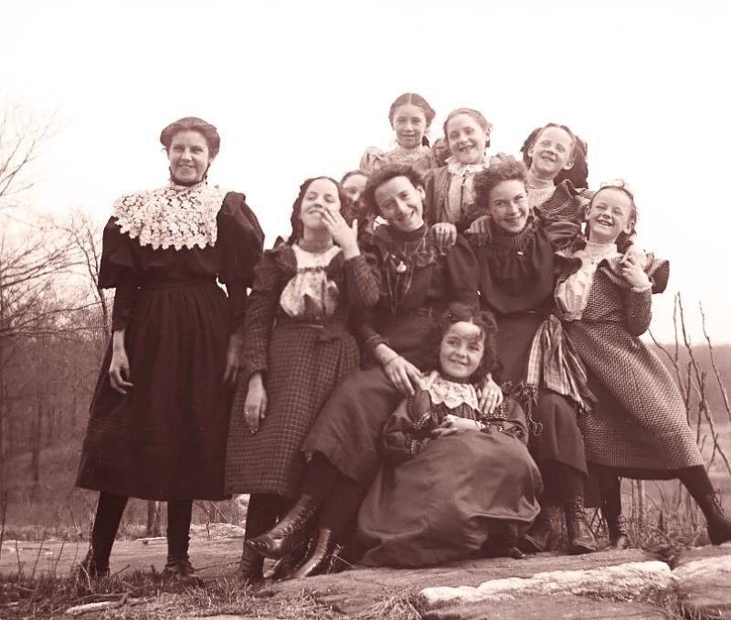 Группа школьниц. Нью Йорк. 1899 г. 