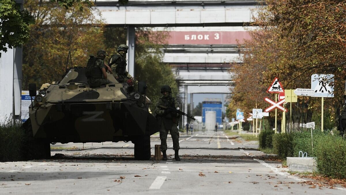    Российские военнослужащие на территории Запорожской атомной электростанции© РИА Новости / Константин Михальчевский