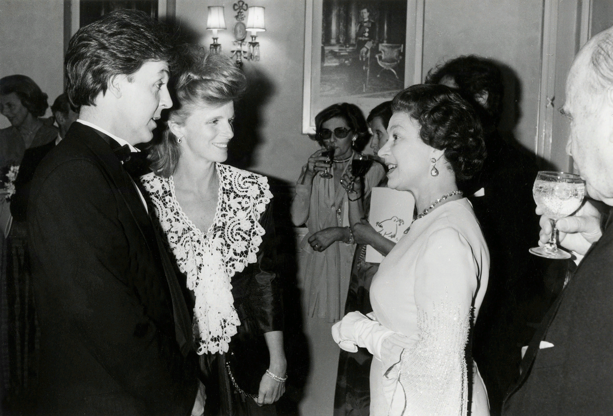 Пол и Линда Маккартни в Королевском Альберт-холле 13 декабря 1982 года