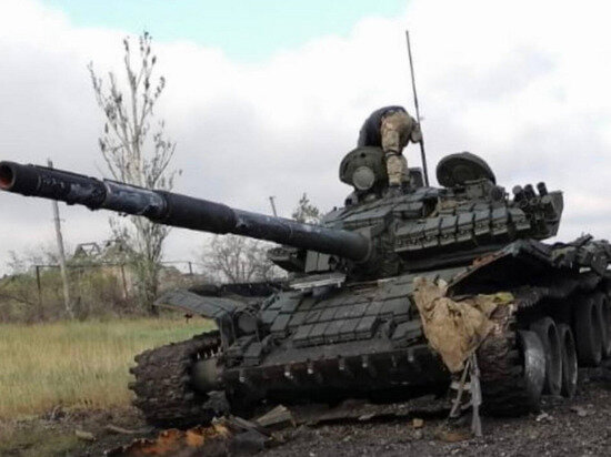     подбитый танк украинского танкового батальона «Эдыгея» Кадр из видео