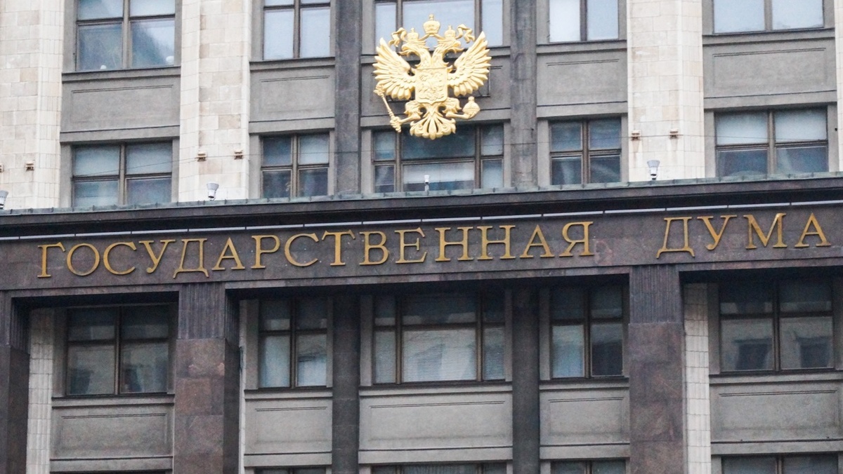     Государственная Дума РФ введет в Уголовный кодекс понятия «мобилизация», «военное время» и «военное положение». В соответствующий проект федерального закона внесли правки. Документ опубликовали на электронной базе нижней палаты парламента.