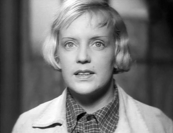 Источник изображения: кадр из фильма «Трактористы». Марина Ладынина.