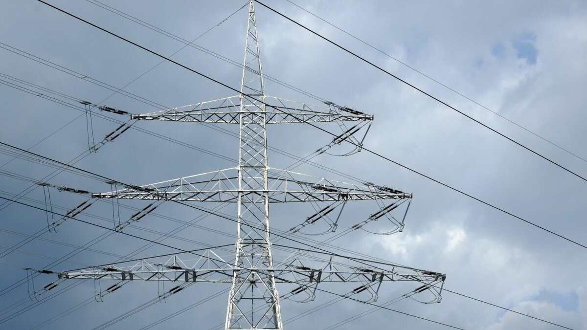     Российский центр гибкой электроники (РЦГЭ), работающий на базе наноцентра «ТехноСпарк», совместно с RnD-центр FlexLab создал прототип миниатюрного харвестера — спецустройства для преобразования световой энергии в электрическую. Испытания харвестера прошли успешно.