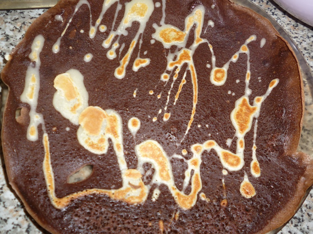 Это блинное тесто приготовлено с небольшим секретом, поэтому блины долгое время остаются свежими