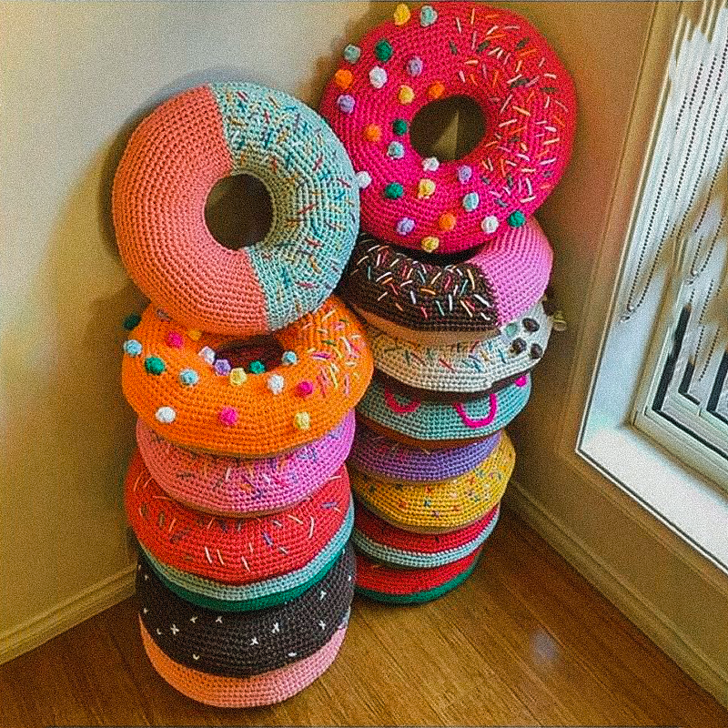 Подушки декоративные в виде пончиков