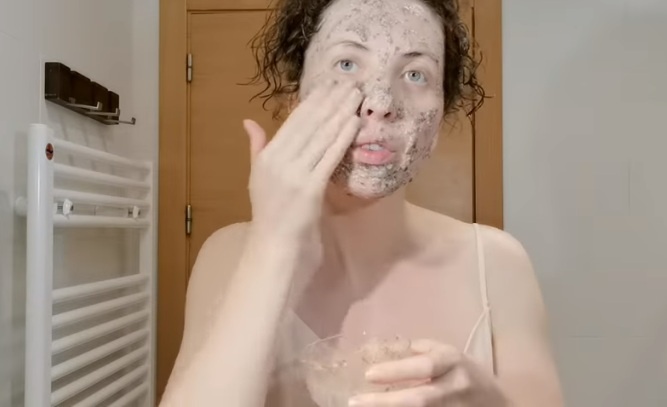 Этому способу убрать морщины уже много лет, но не многие знают о нем.