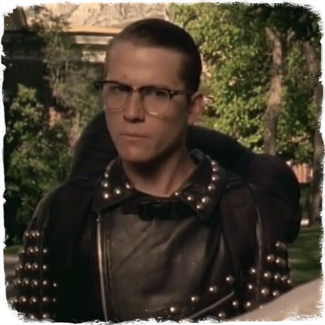Корин Немек в роли Гарольда Лаудера. Кадр из мини-сериала 1994 года 