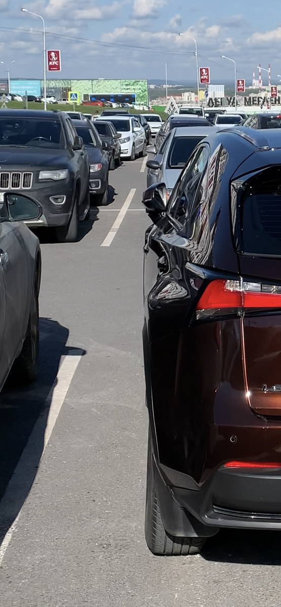  Парковка часто бывает зоной боевых действий «за место» встать где-то 