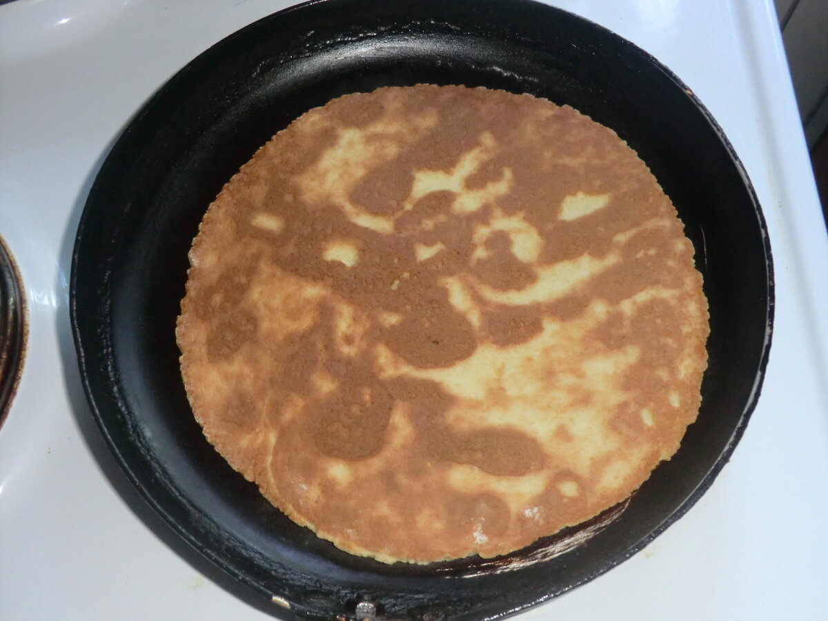 Коржи на кефире на сковороде