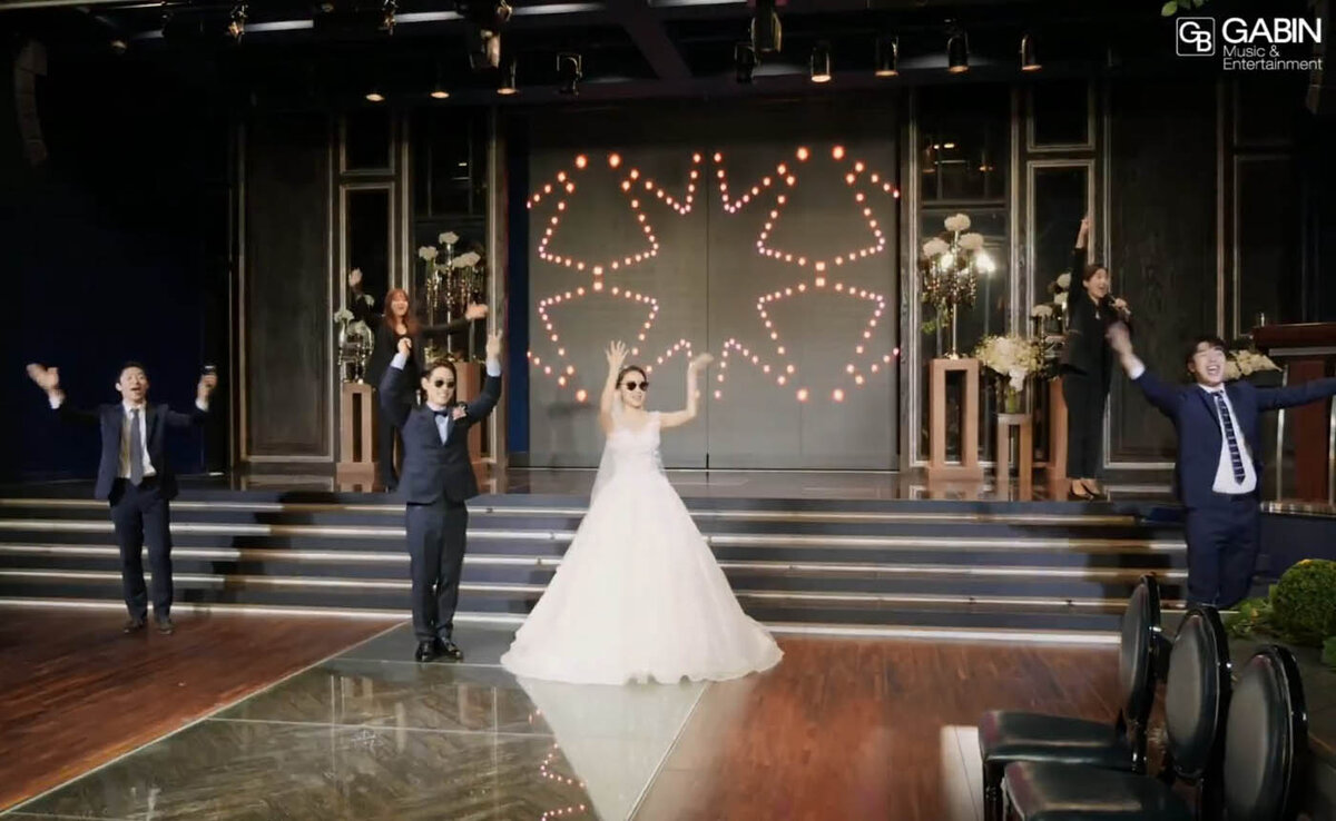 Кадр из видео с корейской свадьбы