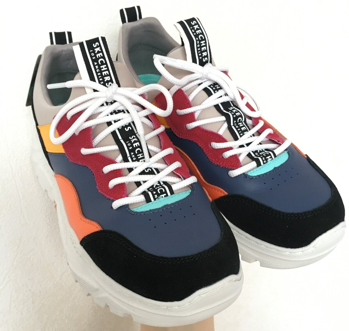 кросы очень удобные, ношу 4 месяца не вылезая