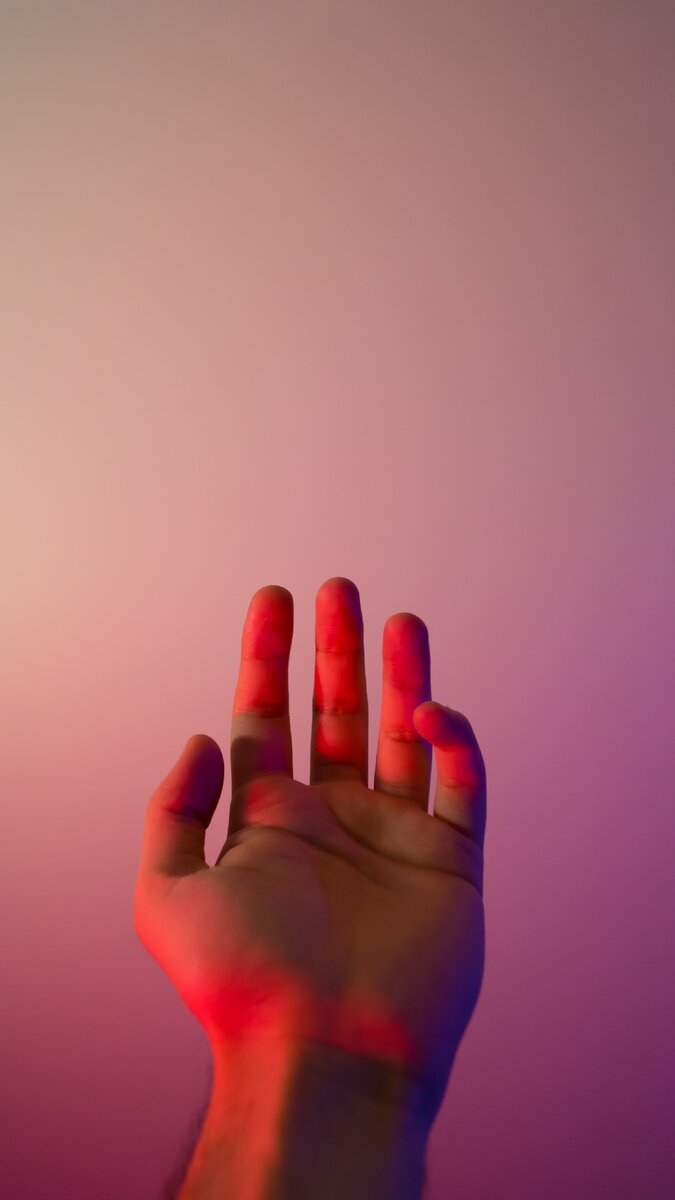 В моих руках так и не появилось денег. Photo by isco on Unsplash