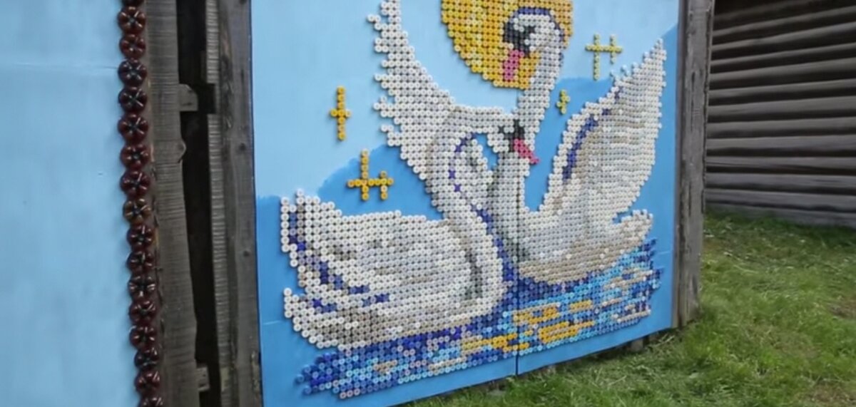 Украшение на заборе