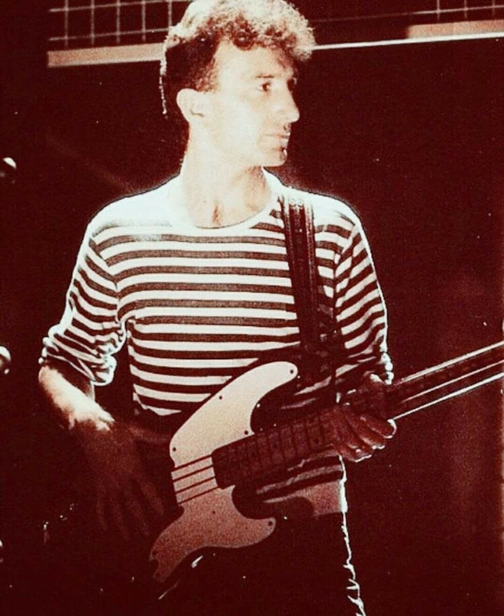 Джон Дикон на съемках промо видео песни Back Chat. Фото Питера Хинса