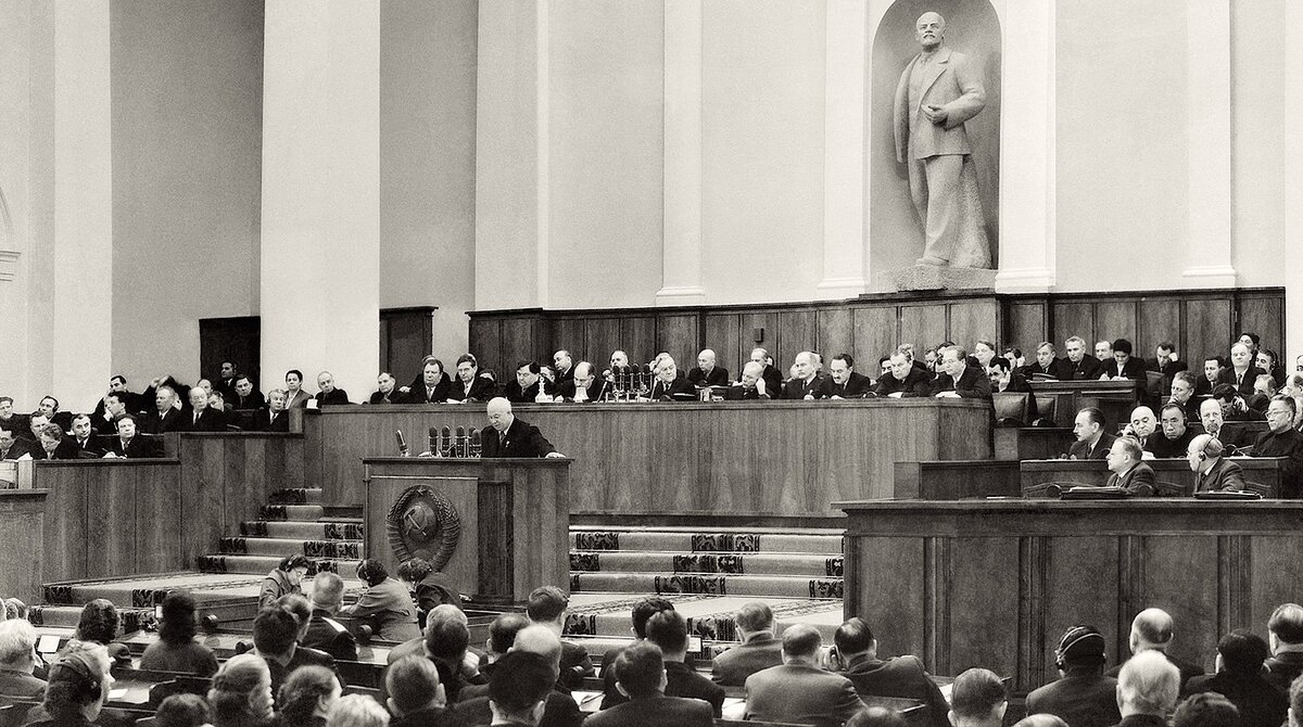 Н.С. Хрущёв выступает на закрытом заседании XX съезда КПСС, 1956 год.