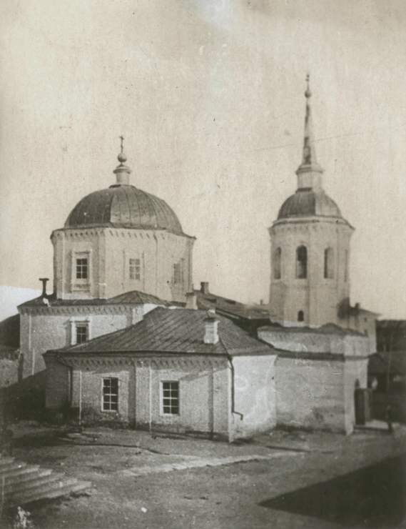 Спасо-Преображенский храм в Самаре. Фото 1875 года отсюда: http://oldsamara.samgtu.ru/part_2/page_01/html/sf-1875-04.html