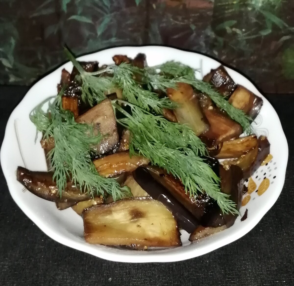 «Господин Бакла-ДЖан», много зелени, отварная картошечка и кусочек мяса - ну очень вкусное сочетание (пишу, а самой есть захотелось).