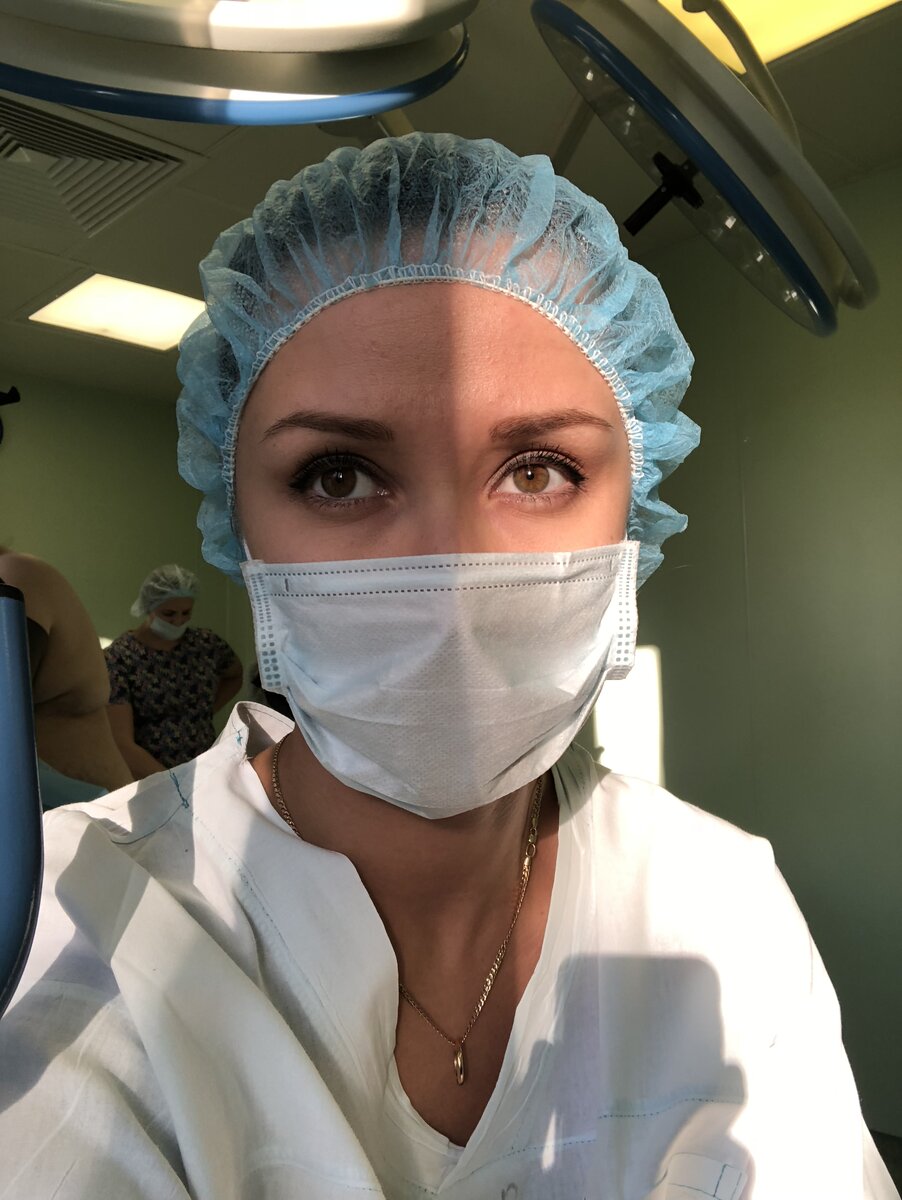 Жду, когда пациента подготовят к операции, планируется геморроидэктомия (удаление геморроидальных узлов).