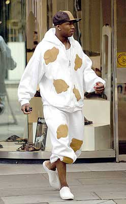 Эль Хаджи Диуф в костюме коровы