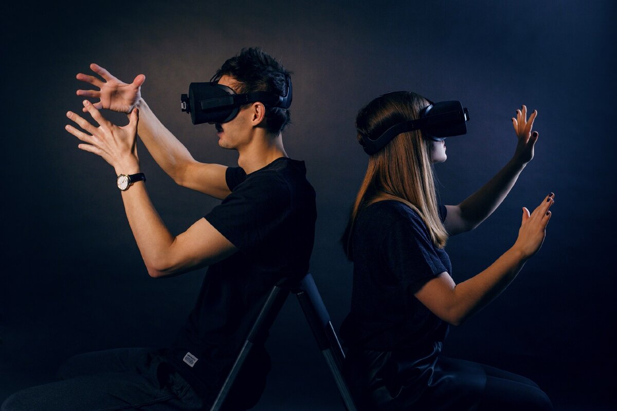 Жанры vr. VR аттракцион Окулус 2. Человек в виртуальной реальности. Квесты виртуальной реальности. Виртуальная реальность в жизни человека.
