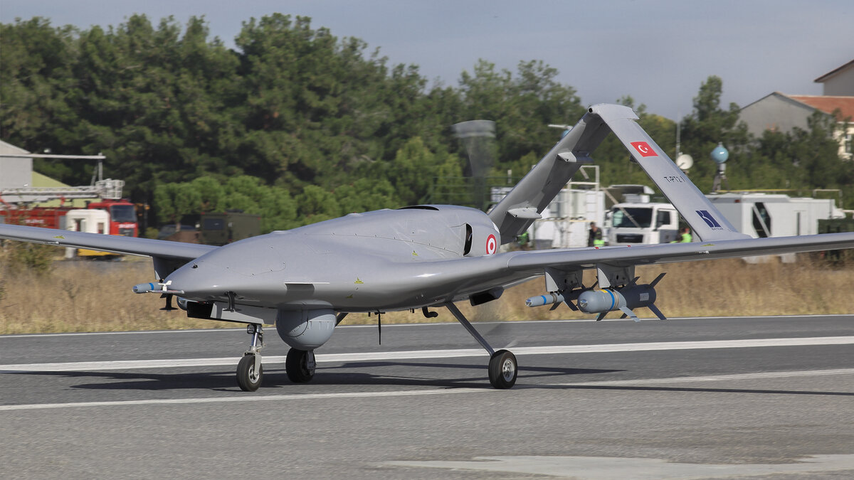 БПЛА Bayraktar TB2 с вооружением. / Источник фото: Яндекс.Картинки