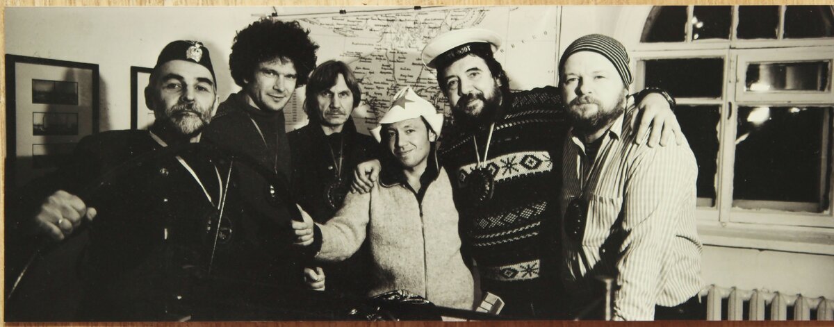 Митьки, Дмитрий Шагин , второй слева