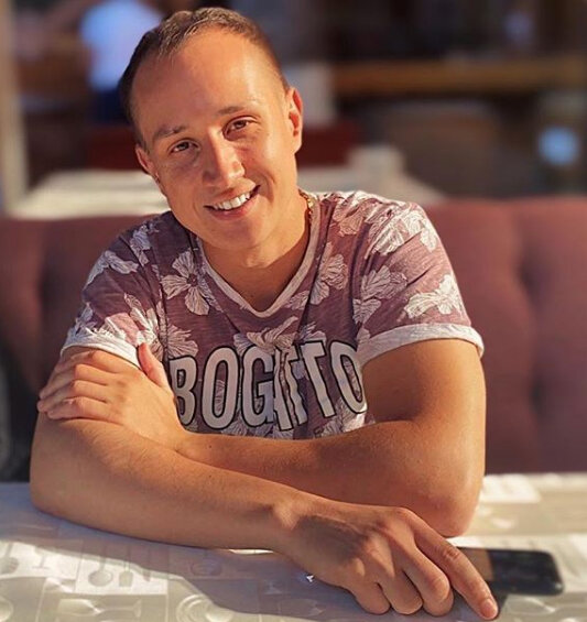 Эксперт шоу "Бородина против Бузовой" Илья Саглиани