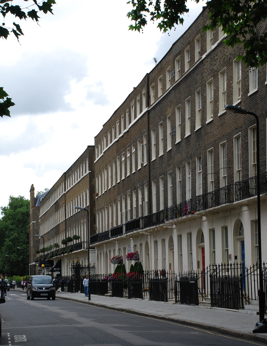 fronts doors in terraced houses in London (личное фото)