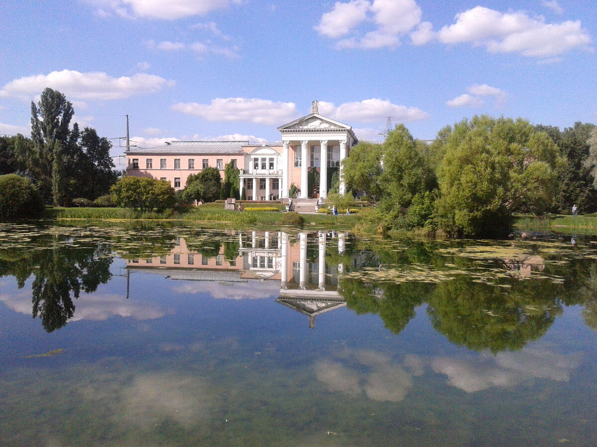 Главный вход 