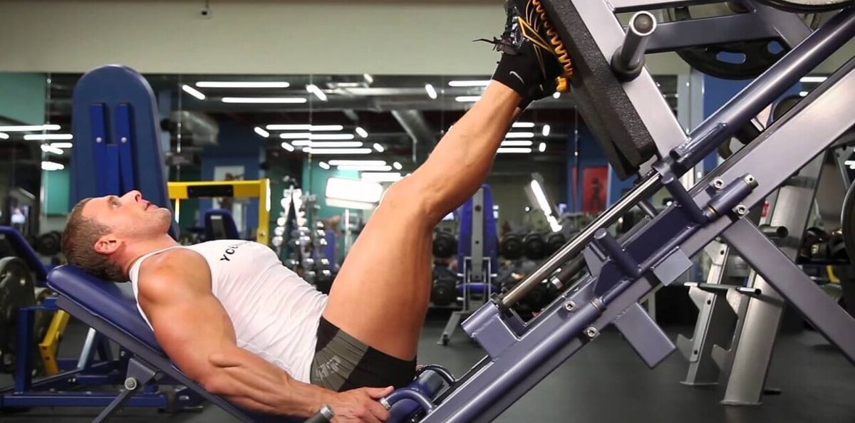 Жим ногами лёжа.