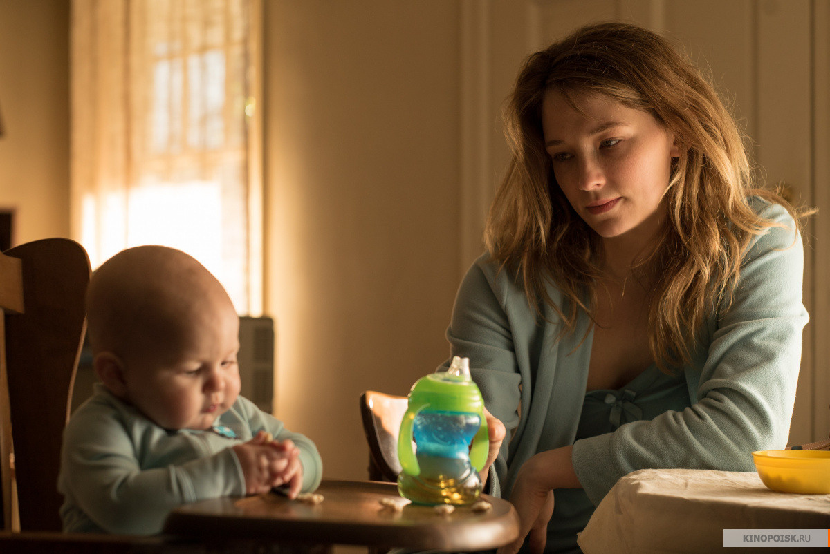 Фрагмент фильма "Спасибо  за вашу службу" (2017) год. Вот так я выгляжу, когда смотрю с благодарностью на свою дочь. Найдено в свободном доступе через поиск Яндекс.Картинки. 