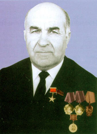 Председатель колхоза «Коммунизм» Мартунинского района НКАО Азербайджанской ССР, герой Соцтруда Сурен Адамян