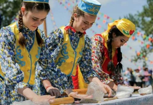 https://m.realnoevremya.ru/articles/174188-intervyu-s-glavoy-avtonomii-tatar-buryatii-sazhidoy-batalovoy