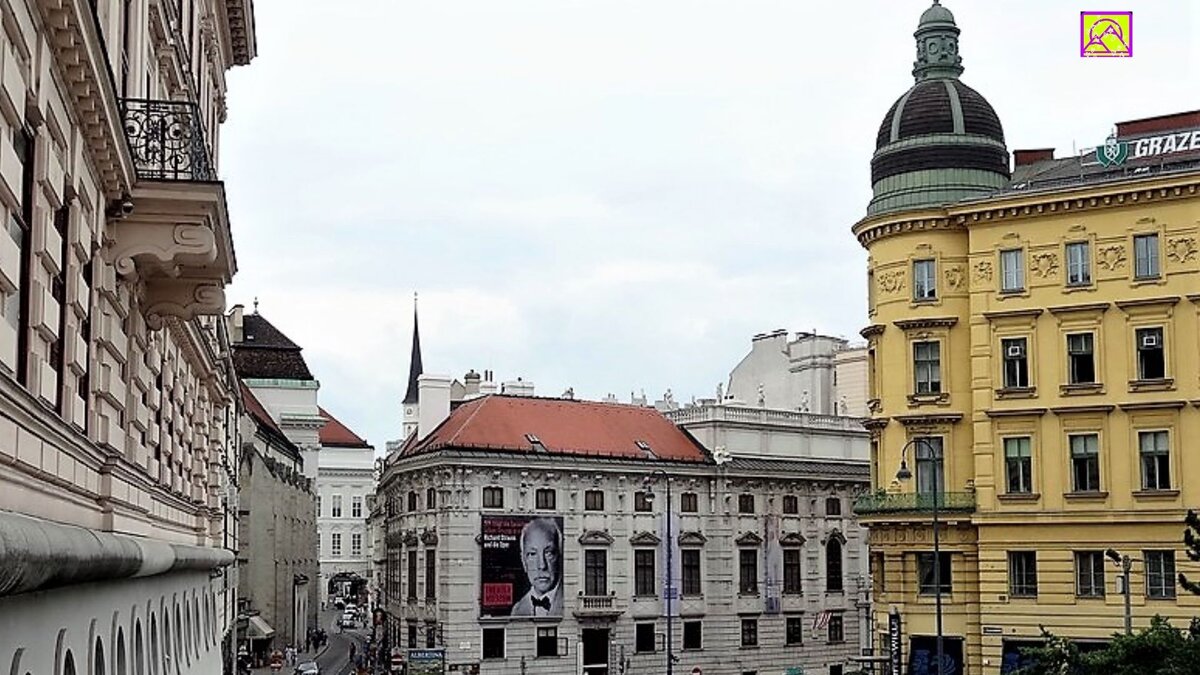 Вена, вид со ступенек лестницы галереи Альбертина.